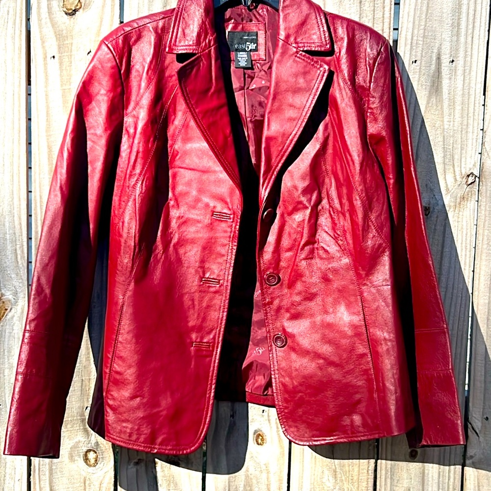 🎋🥀🎋VINTAGE RED LEATHER JACKET BY east5th EUC SIZE LARGE 🎋🥀🎋